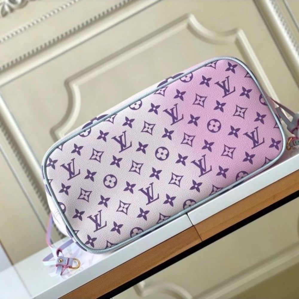 Louis Vuitton 2026 Women's OnTheGo Colorful Tote Bag - Picture 8 of 8